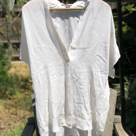 Vince Tops - Vince loose, v neck button top